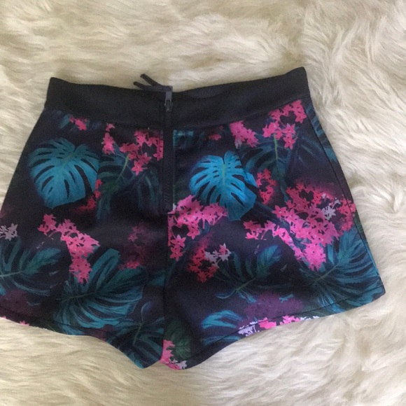 Modern amusement shorts - Picture 3 of 5